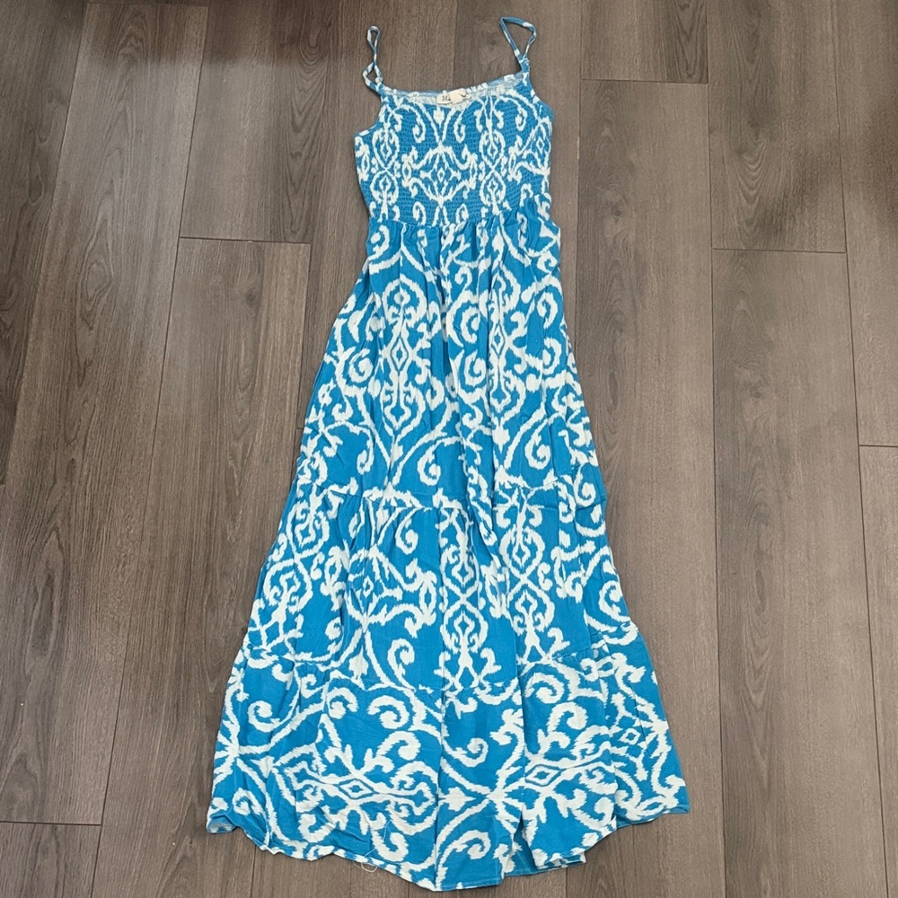 Vine & Love Blue and White Patterned Maxi Dress